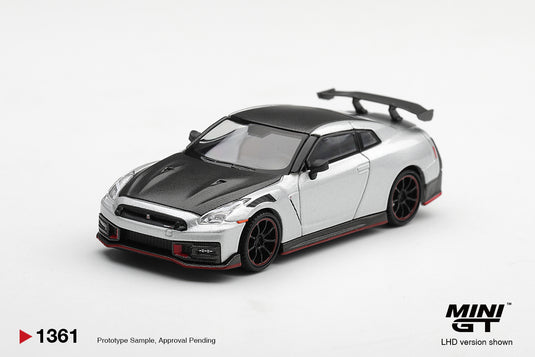 NISSAN GT-R R35 NISMO SILVER METALLIC 2024 MINI GT 1:64