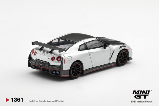 NISSAN GT-R R35 NISMO SILVER METALLIC 2024 MINI GT 1:64