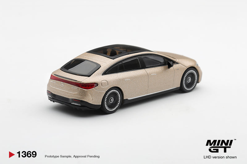 Laad de afbeelding in de Gallery-viewer, MERCEDES-BENZ EQS 53 SIGNATURE KALAHARI GOUD MAGNO 2025 MINI GT 1:64
