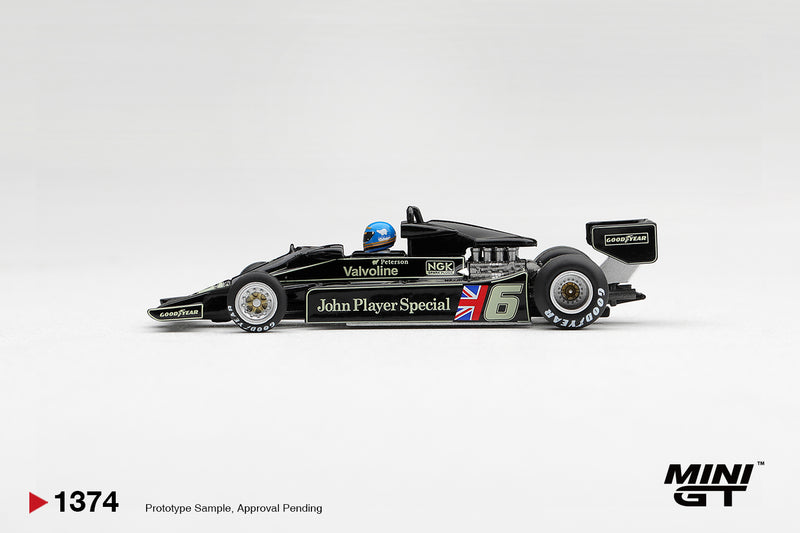 Chargez l'image dans la visionneuse de la galerie, LOTUS 78 #6 RONNIE PETERSON VAINQUEUR DU GRAND PRIX D’AFRIQUE DU SUD 1978 MINI GT 1:64
