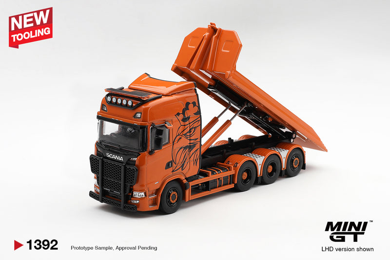 Chargez l'image dans la visionneuse de la galerie, SCANIA 770S B8X4NA HOOKLIFT FLATBED ORANGE 2025 MINI GT 1:64
