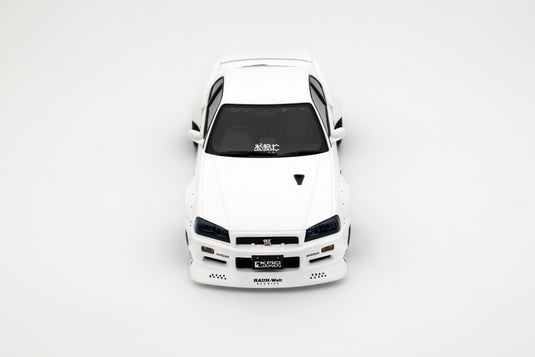 Nissan SKYLINE GT-R (BNR34) BY KRC PEARL WHITE QX1 2019 OTTOmobile 1:18