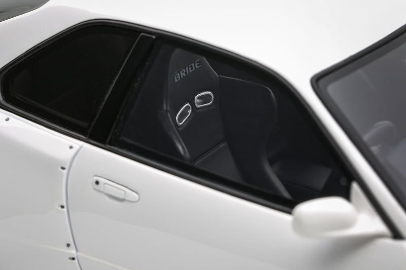 Load image into Gallery viewer, Nissan SKYLINE GT-R (BNR34) BY KRC PEARL WHITE QX1 2019 OTTOmobile 1:18
