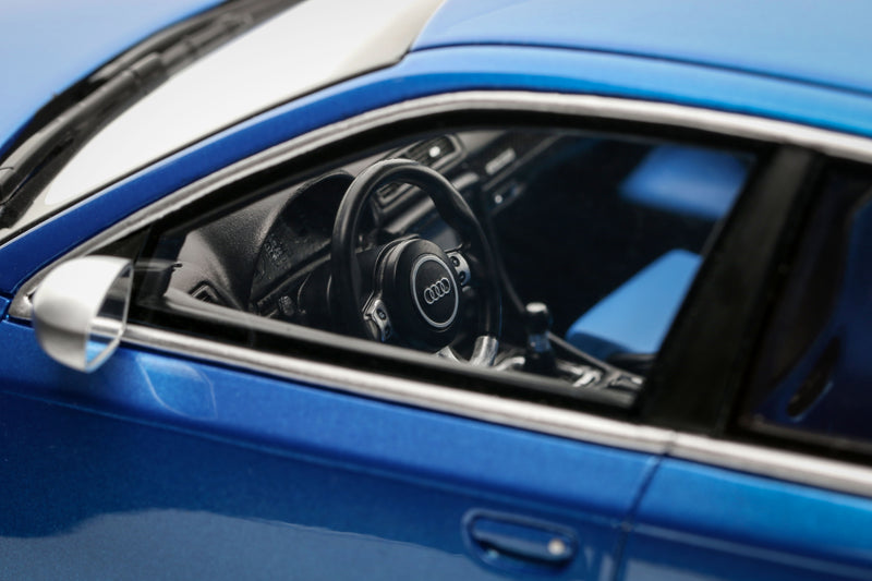 Laad de afbeelding in de Gallery-viewer, AUDI RS 4 B7 SEDAN SPRINT BLAUW 2007 OTTOmobile 1:18
