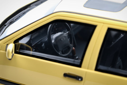VOLVO 850 T-5R CREAM YELLOW 1996 OTTOmobile 1:18
