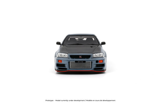 NISSAN SKYLINE GT-R (BNR34) WITH BODY KIT GRIS 2025 OTTOmobile 1:18
