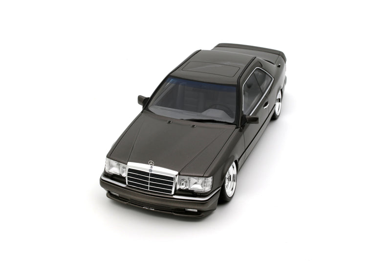 Laad de afbeelding in de Gallery-viewer, MERCEDES-BENZ C124 AMG "STANCE" ANTRACIETGRIJS 2022 OTTOmobile 1:18
