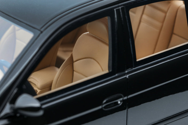 Load image into Gallery viewer, BMW E39 M5 2000 BLACK SAPHIRE METALLIC OTTOmobile 1:18
