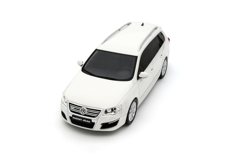 Laad de afbeelding in de Gallery-viewer, VOLKSWAGEN PASSAT (B6) R36 VARIANT WIT 2008 OTTOmobile 1:18
