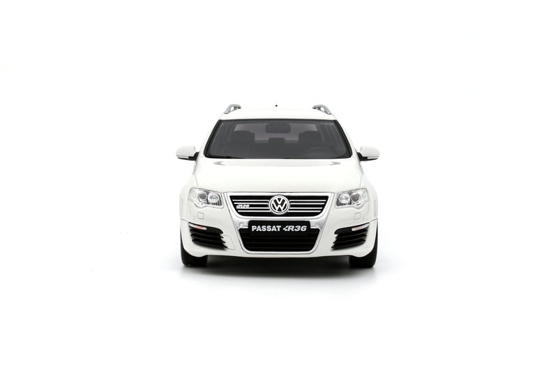 Laad de afbeelding in de Gallery-viewer, VOLKSWAGEN PASSAT (B6) R36 VARIANT WIT 2008 OTTOmobile 1:18

