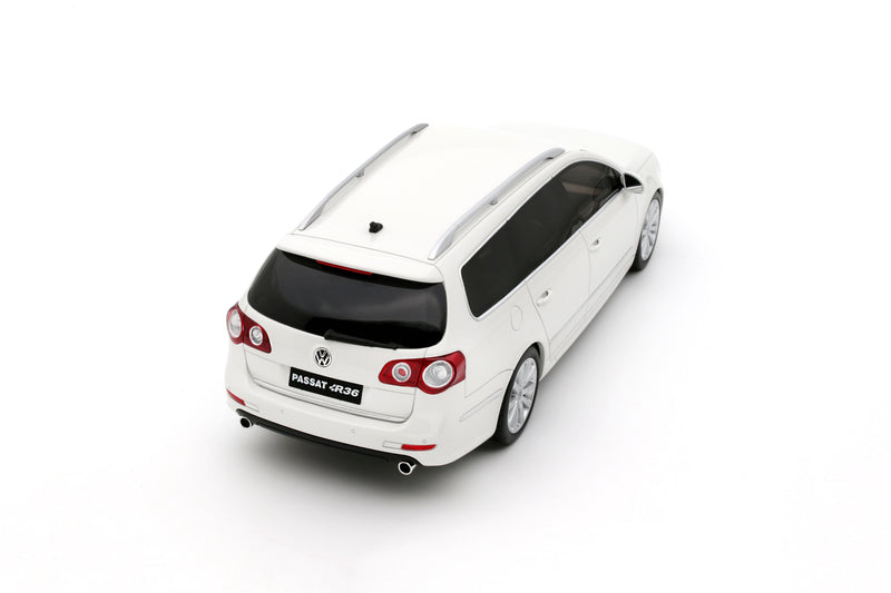 Laad de afbeelding in de Gallery-viewer, VOLKSWAGEN PASSAT (B6) R36 VARIANT WIT 2008 OTTOmobile 1:18
