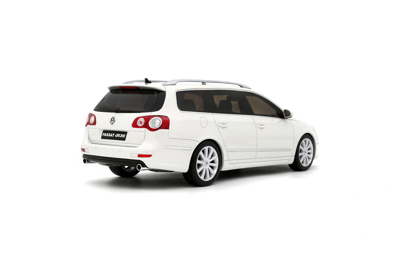 Laad de afbeelding in de Gallery-viewer, VOLKSWAGEN PASSAT (B6) R36 VARIANT WIT 2008 OTTOmobile 1:18
