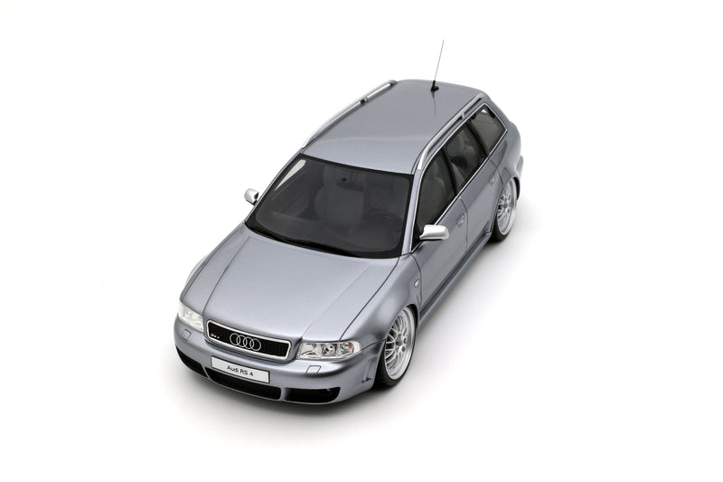 Chargez l'image dans la visionneuse de la galerie, AUDI RS 4 (B5) AVANT "STANCED" AVUS ARGENTÉ 2025 OTTOmobile 1:18
