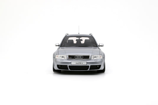 AUDI RS 4 (B5) AVANT "STANCED" AVUS ARGENTÉ 2025 OTTOmobile 1:18
