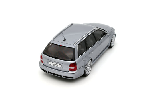 AUDI RS 4 (B5) AVANT "STANCED" AVUS ARGENTÉ 2025 OTTOmobile 1:18