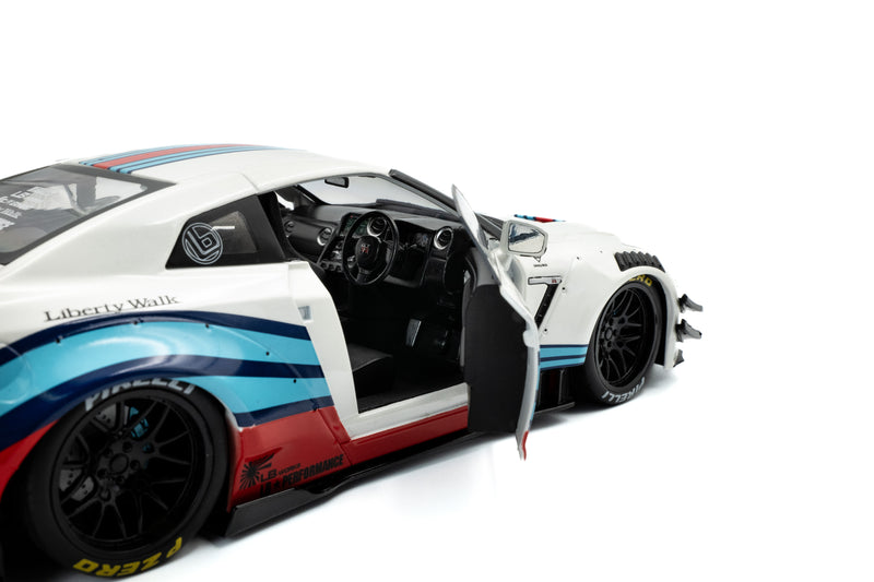 Load image into Gallery viewer, Nissan GT-R (R35) W/ LIBERTY WALK BODY KIT 2.0 M 2024 SOLIDO 1:18
