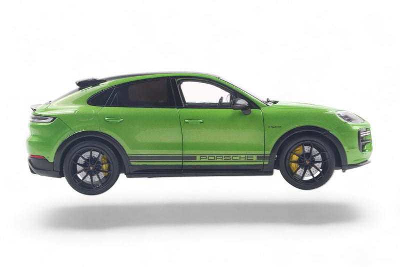 Chargez l'image dans la visionneuse de la galerie, PORSCHE CAYENNE TURBO GT COUPE 2024 VERT SOLIDO 1:18
