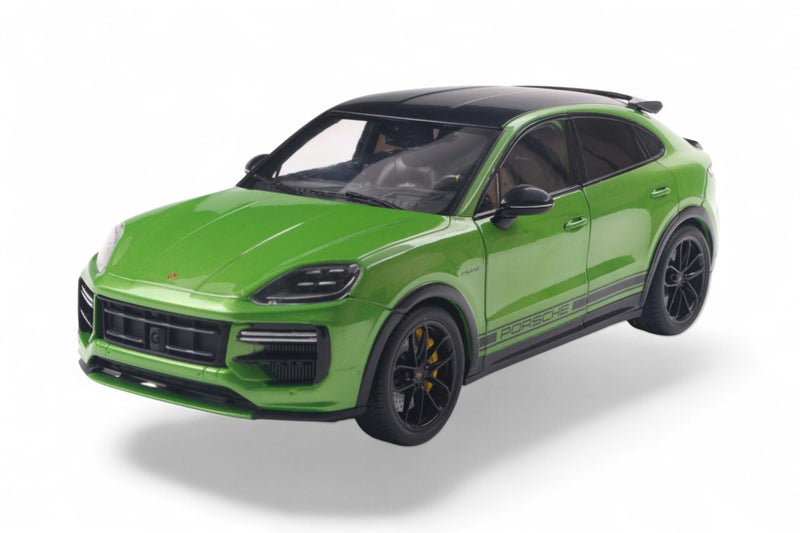 Chargez l'image dans la visionneuse de la galerie, PORSCHE CAYENNE TURBO GT COUPE 2024 VERT SOLIDO 1:18
