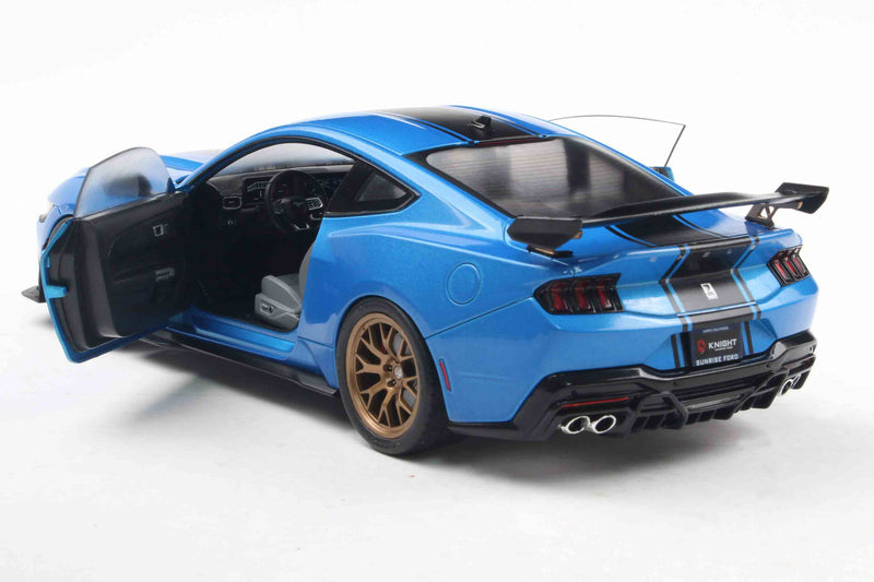 Load image into Gallery viewer, Ford SHELBY MUSTANG SUPER SNAKE GRABBER BLUE METALLIC 2025 SOLIDO 1:18
