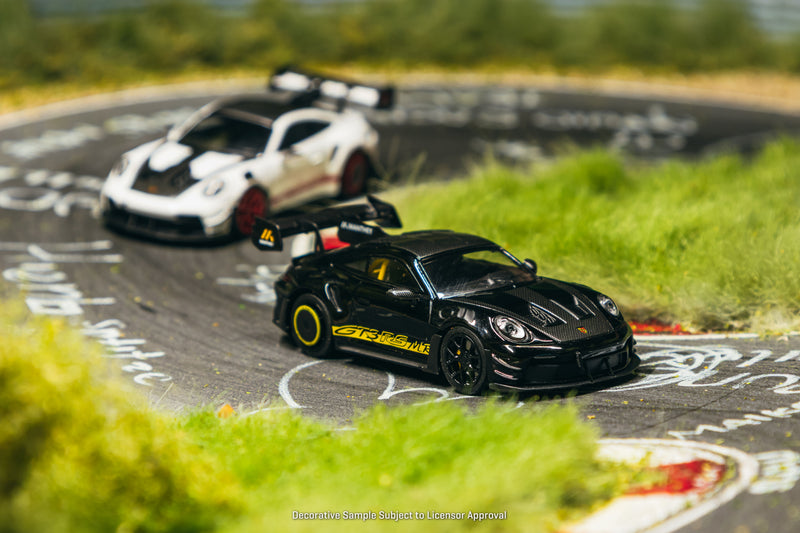 Laad de afbeelding in de Gallery-viewer, PORSCHE GT3RS 992-1 ZWART/GEEL 2026 TARMAC WORKS 1:64
