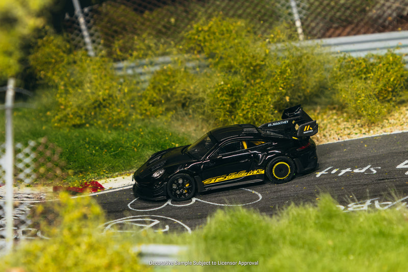 Laad de afbeelding in de Gallery-viewer, PORSCHE GT3RS 992-1 ZWART/GEEL 2026 TARMAC WORKS 1:64
