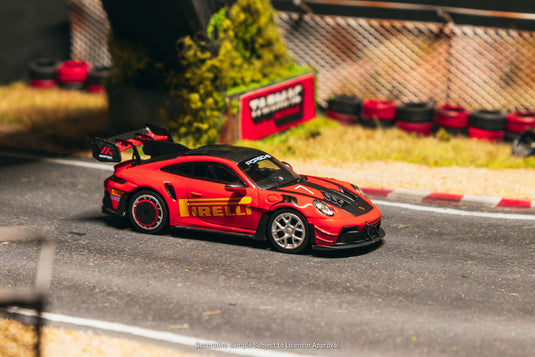 PORSCHE GT3RS (992.1) MANTHEY RACING ROUGE 2025 TARMAC WORKS 1:64