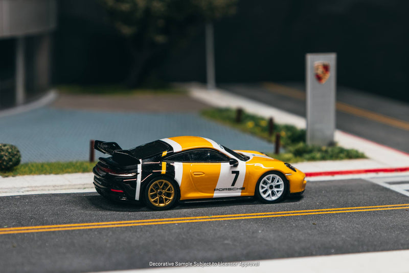 Load image into Gallery viewer, PORSCHE 911 (992) BLACK &amp; YELLOW GT3 2022 TARMAC WORKS 1:64
