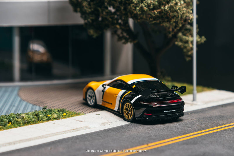 Load image into Gallery viewer, PORSCHE 911 (992) BLACK &amp; YELLOW GT3 2022 TARMAC WORKS 1:64
