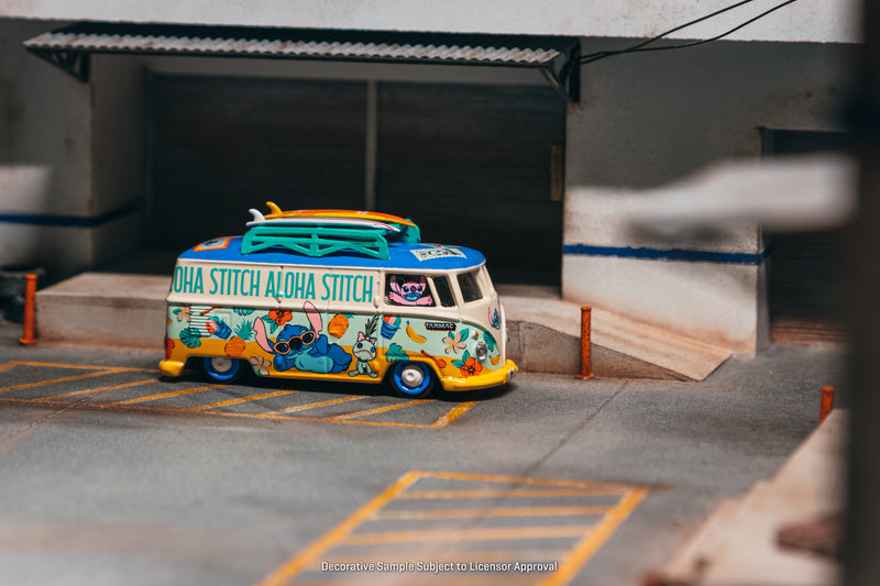 Chargez l'image dans la visionneuse de la galerie, VOLKSWAGEN TRANSPORTER T1 PANEL VAN LILO &amp; STITCH 2025 TARMAC WORKS 1:64
