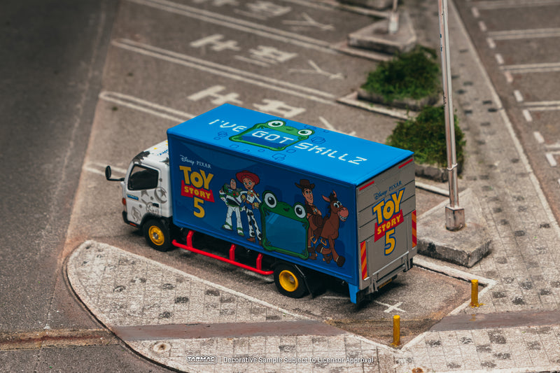 Load image into Gallery viewer, MITSUBISHI FUSO CANTER TOY STORY 5 TRUCK64 TARMAC WORKS 1:64
