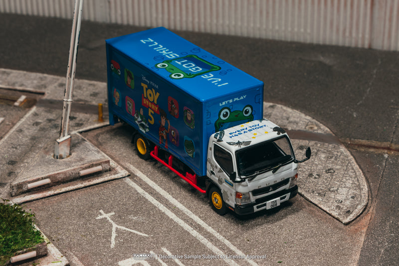 Load image into Gallery viewer, MITSUBISHI FUSO CANTER TOY STORY 5 TRUCK64 TARMAC WORKS 1:64
