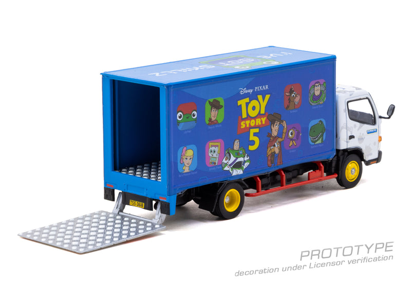 Load image into Gallery viewer, MITSUBISHI FUSO CANTER TOY STORY 5 TRUCK64 TARMAC WORKS 1:64
